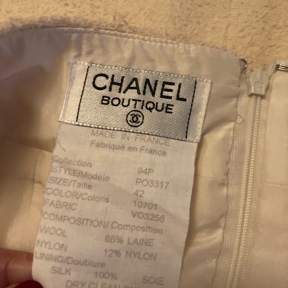 Vintage Authentic Chanel Boutique Ivory Tweed Mini Skirt - Picture 5 of 14